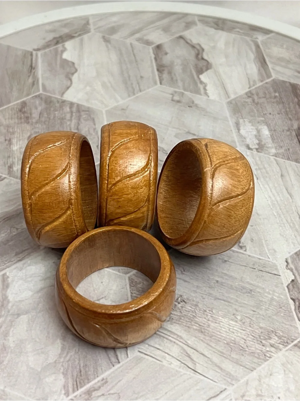 Set of 4 Hand Carved Wooden Napkin Rings Brown Leaf Design Rustic Table Decor